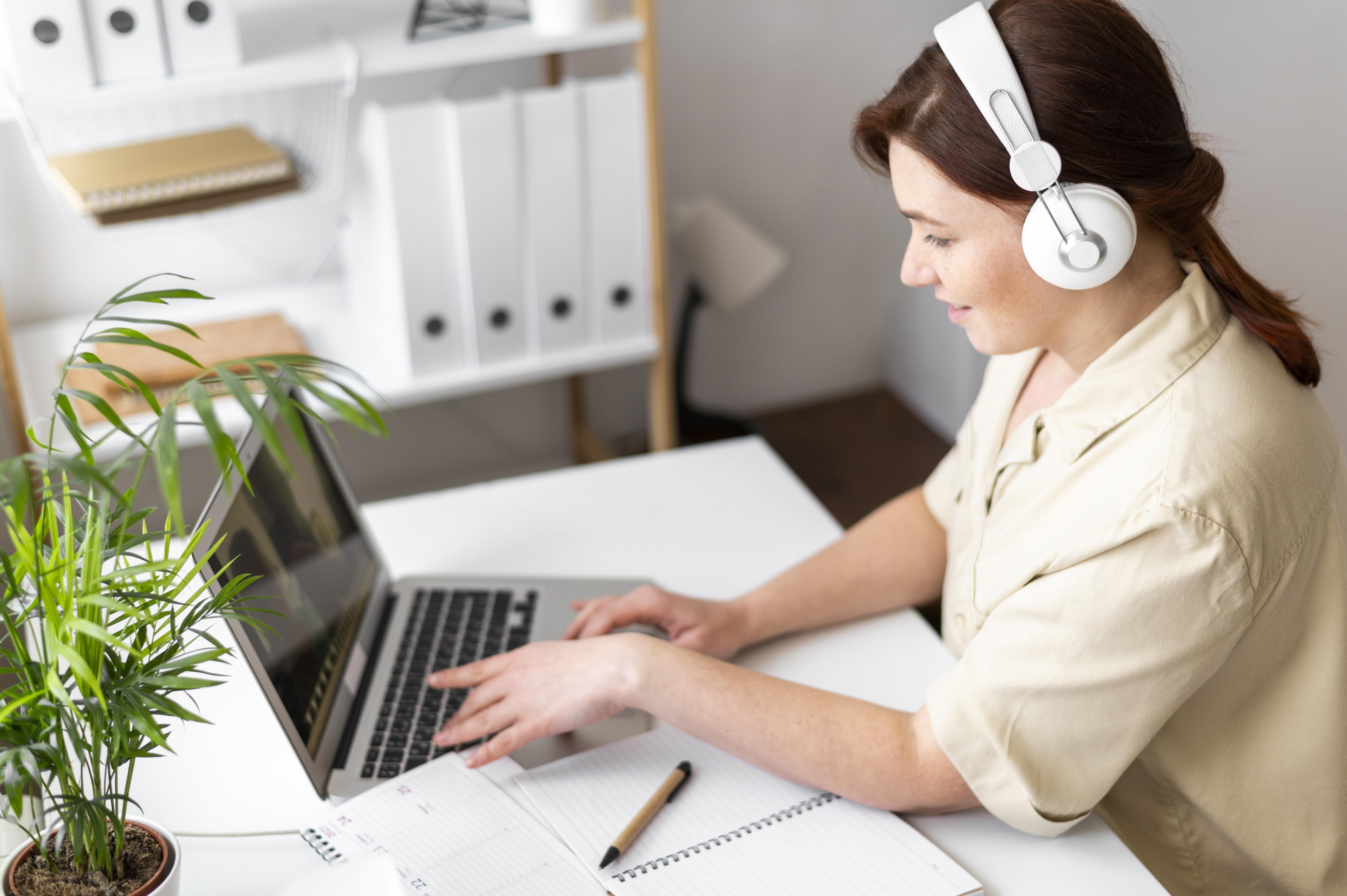 Imagen representativa de Auriculares Bluetooth recomendados para teletrabajo